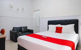 Reddoorz Plus Near Stie Ykpn
